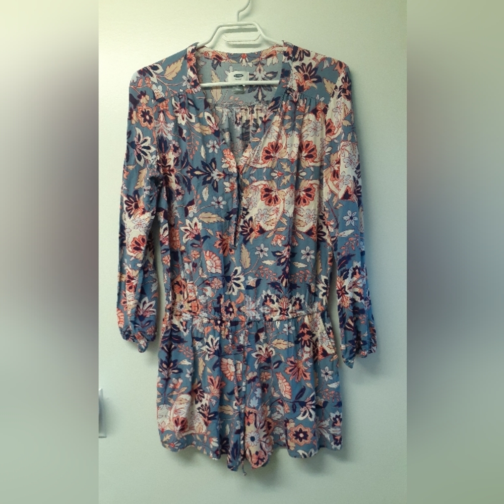 Flowered Old Navy shortie jumper - size medium.